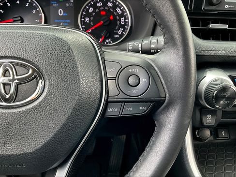 Used 2021 Toyota RAV4 XLE Premium w/ Carpet Mat Package (TMS) FWD image 23