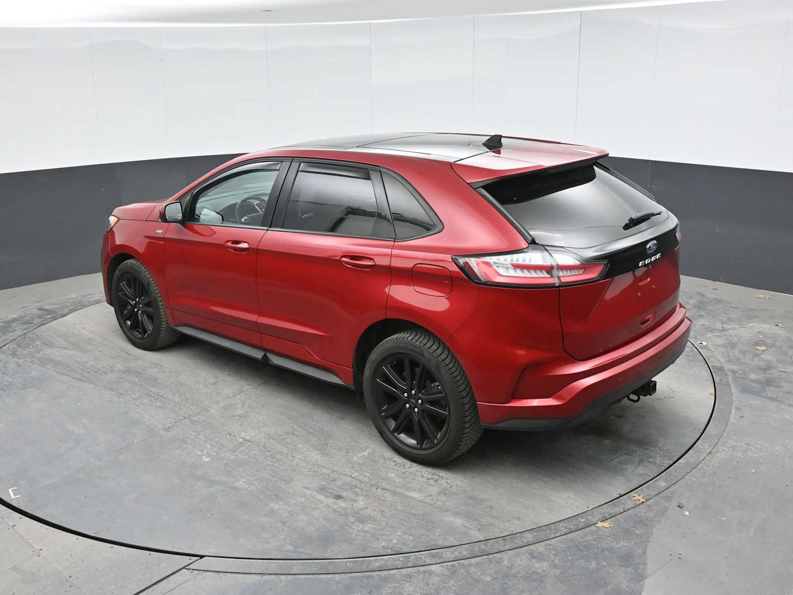 Used 2022 Ford Edge ST-Line w/ Class II Trailer Tow Package AWD/4WD image 11