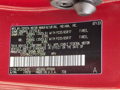 Used 2023 Toyota Sienna XLE image 27