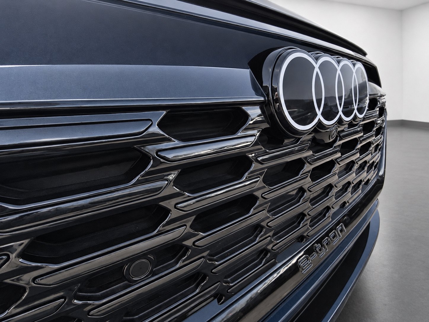 Used 2024 Audi Q8 e-tron Premium Plus w/ Premium Plus Package AWD/4WD image 9