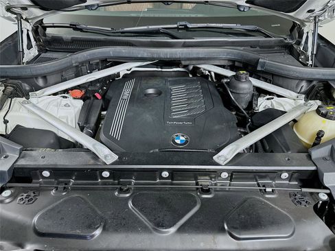 Used 2019 BMW X5 xDrive40i w/ M Sport Package image 32