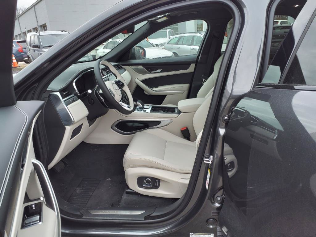 New 2026 Jaguar F-PACE R-Dynamic S AWD/4WD image 9
