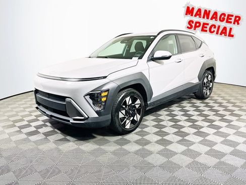 Used 2025 Hyundai Kona SEL FWD image 4