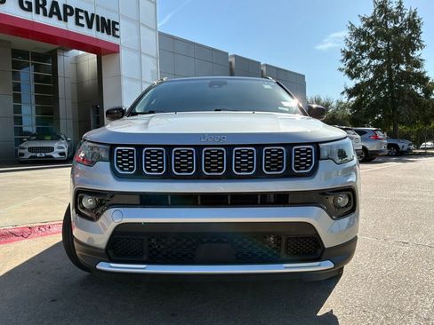 Used 2025 Jeep Compass Limited AWD/4WD image 3