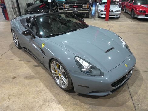 Used 2010 Ferrari California image 14