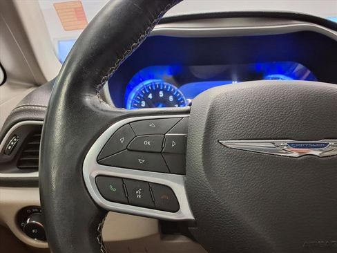 Used 2021 Chrysler Pacifica Touring-L w/ Uconnect Theater Family Group image 28