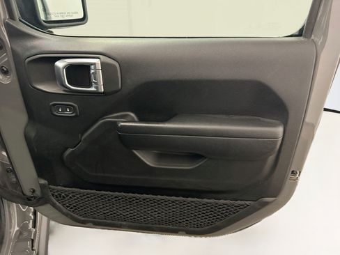Used 2023 Jeep Wrangler Unlimited w/ Cold Weather Group AWD/4WD image 33