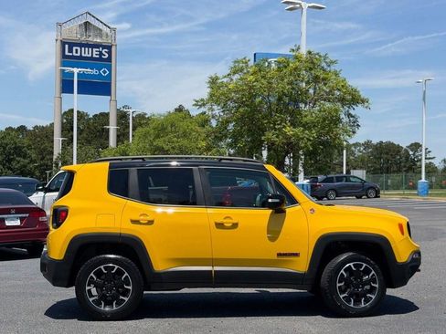 Used 2023 Jeep Renegade Trailhawk w/ Trailer Tow Group AWD/4WD image 7