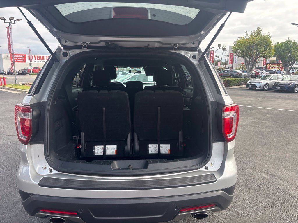 Used 2018 Ford Explorer XLT AWD/4WD image 10
