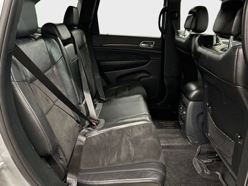 Used 2018 Jeep Grand Cherokee Altitude AWD/4WD image 19