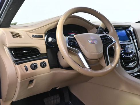 Used 2019 Cadillac Escalade Platinum AWD/4WD image 12