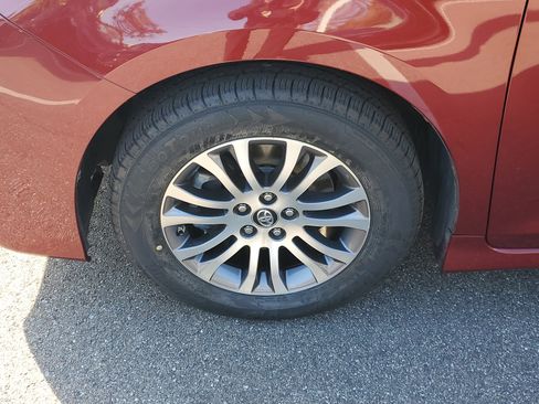 Used 2019 Toyota Sienna L image 40