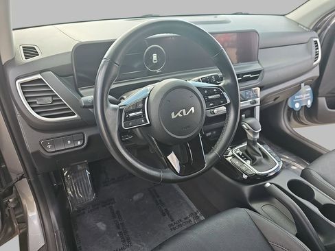 Used 2024 Kia Seltos EX FWD image 19