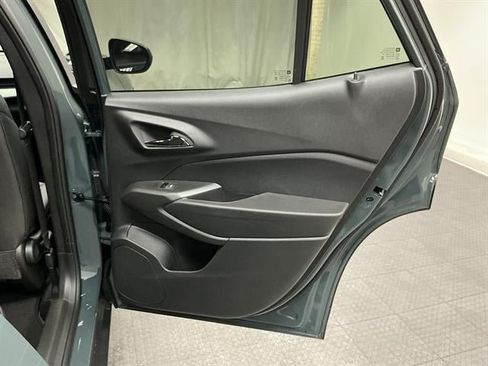 New 2026 Chevrolet Trax LT w/ LT Convenience Package FWD image 31