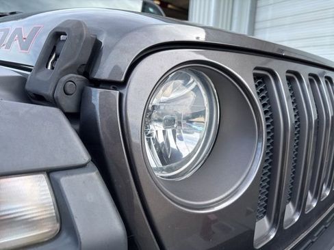 Used 2018 Jeep Wrangler Unlimited Rubicon AWD/4WD image 9