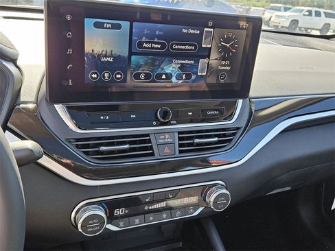 New 2025 Nissan Altima 2.5 SR image 18