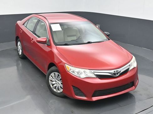 Used 2014 Toyota Camry LE FWD image 33