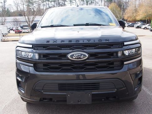 Certified 2023 Ford Expedition Limited image 3