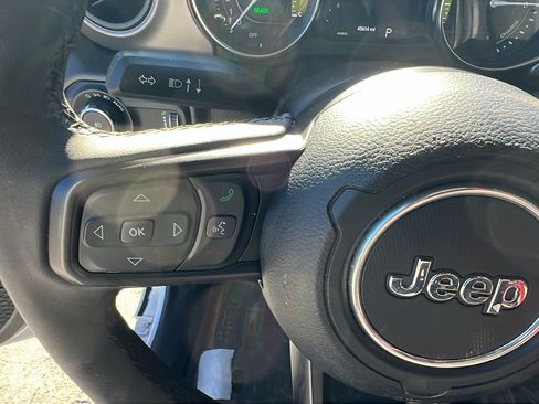Used 2023 Jeep Wrangler Unlimited image 27