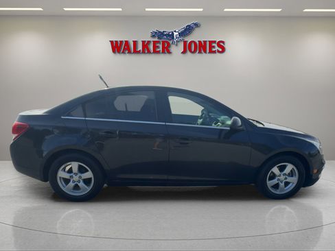 Used 2016 Chevrolet Cruze LT w/ Technology Package image 2