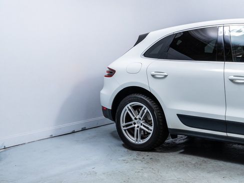 Used 2017 Porsche Macan S image 9