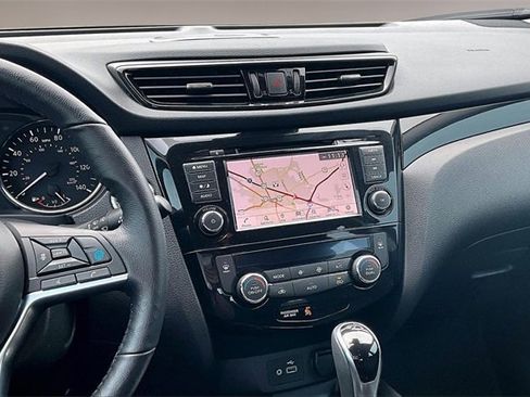 Used 2022 Nissan Rogue Sport SL w/ Premium Package image 9