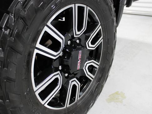 Used 2022 GMC Sierra 2500 AT4 w/ AT4 Premium Plus Package AWD/4WD image 16