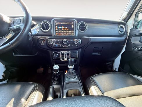 Used 2022 Jeep Wrangler Unlimited Sahara w/ Cold Weather Group AWD/4WD image 15