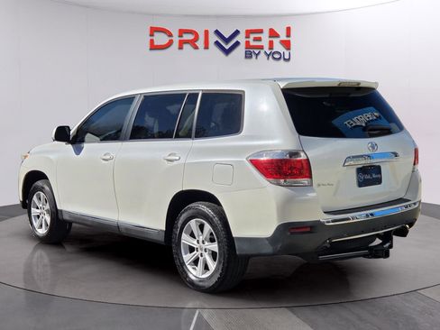 Used 2013 Toyota Highlander FWD image 3