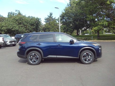 Used 2025 Nissan Rogue SV AWD/4WD image 6