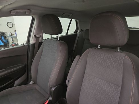 Used 2018 Chevrolet Trax LS image 11