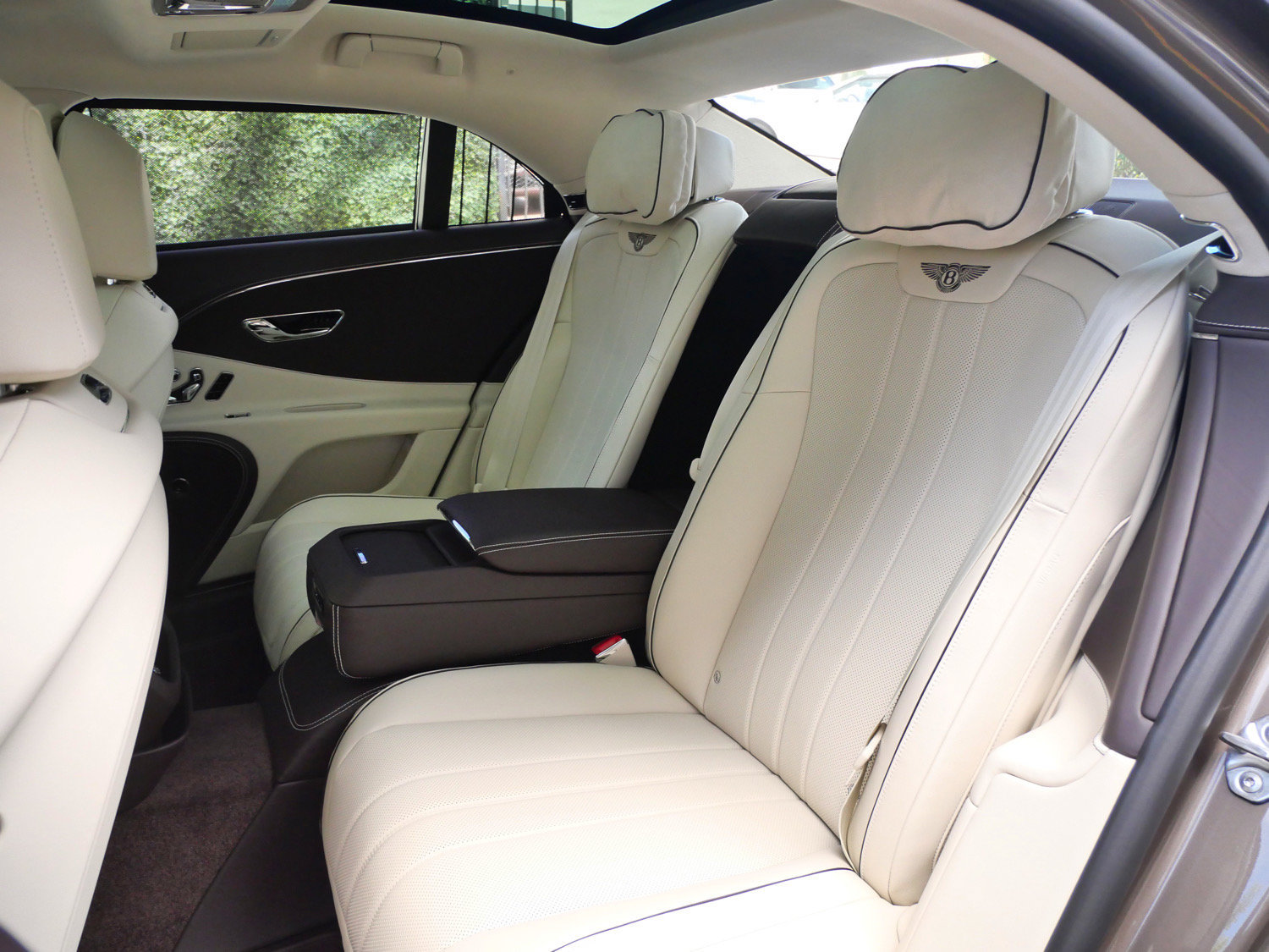 New 2026 Bentley Flying Spur V8 AWD/4WD image 17