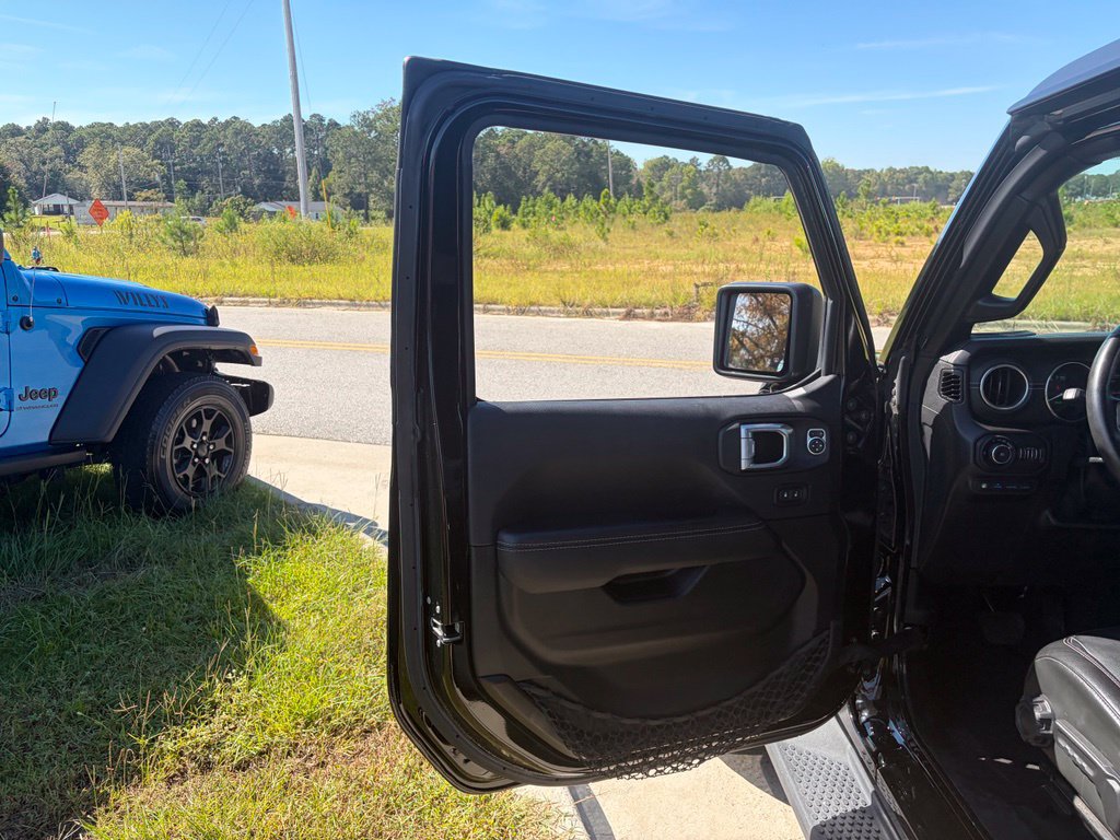 Used 2022 Jeep Wrangler Unlimited Sahara AWD/4WD image 49