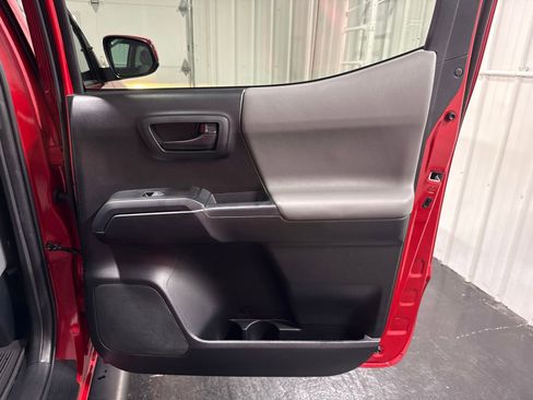 Used 2022 Toyota Tacoma SR AWD/4WD image 13