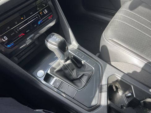 Certified 2022 Volkswagen Tiguan SE FWD image 22