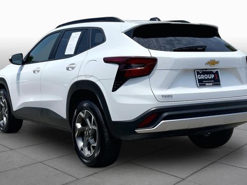 Used 2025 Chevrolet Trax LT FWD image 12