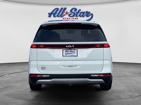 Used 2024 Kia Carnival EX FWD image 6