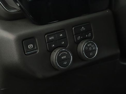 Used 2025 Chevrolet Silverado 1500 LT Trail Boss w/ Convenience Package II AWD/4WD image 9