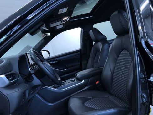 Certified 2025 Toyota Highlander XSE AWD/4WD image 18