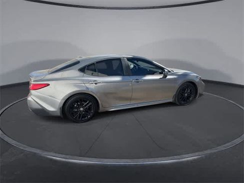 Used 2025 Toyota Camry SE image 8