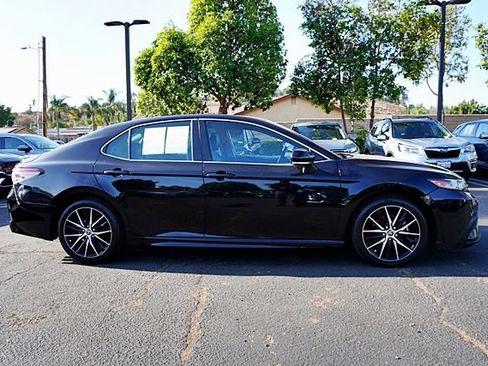 Used 2022 Toyota Camry SE FWD image 7