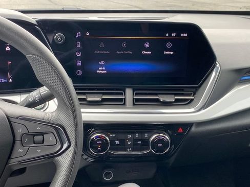 Certified 2025 Chevrolet Trax LT FWD image 10