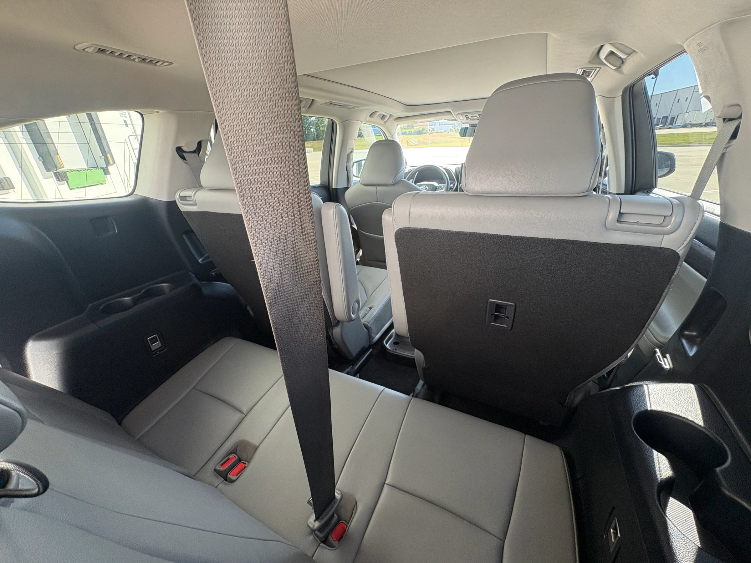 Used 2021 Toyota Highlander Platinum FWD image 39