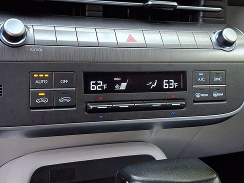 Used 2024 Hyundai Kona SEL AWD/4WD image 17
