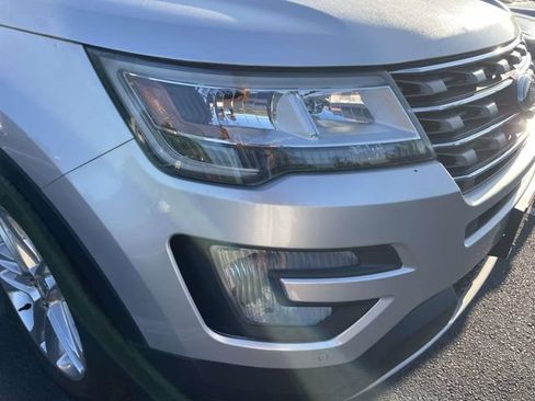 Used 2017 Ford Explorer XLT w/ Equipment Group 202A FWD image 3