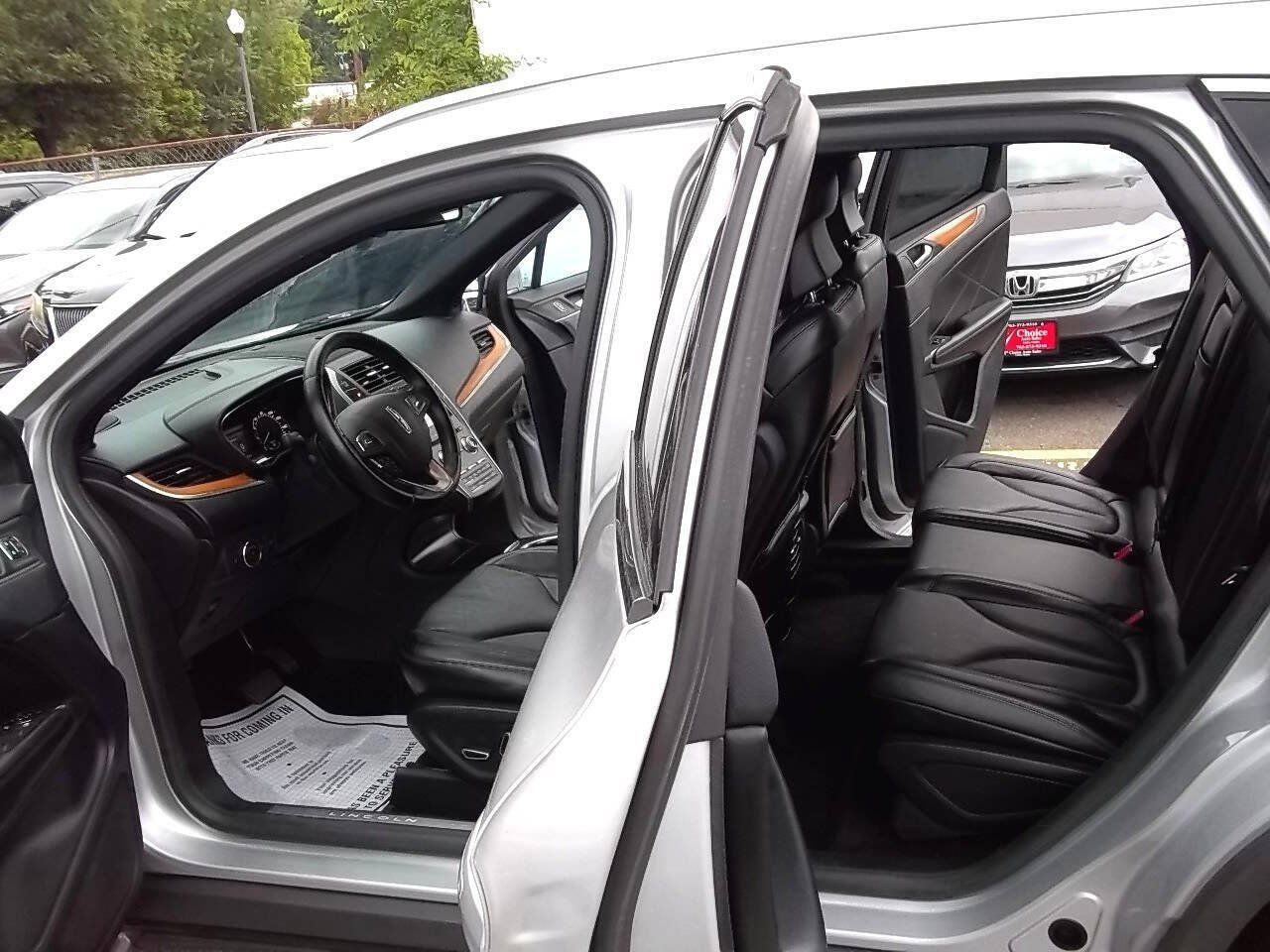 Used 2018 Lincoln MKC Select w/ Select Plus Package AWD/4WD image 6