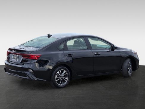 Used 2024 Kia Forte LXS image 4