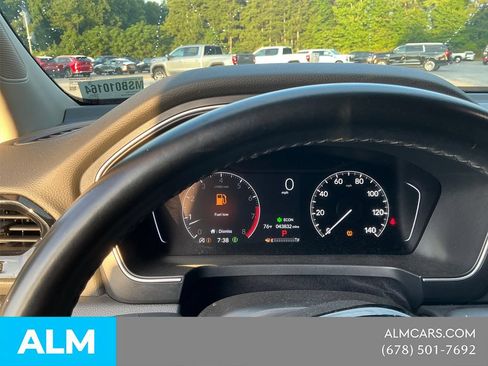 Used 2025 Honda Pilot EX-L image 13