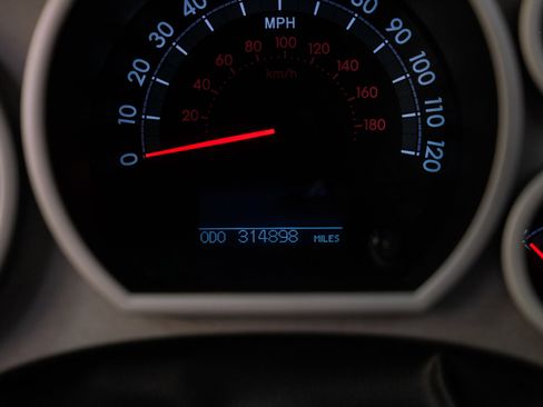 Used 2010 Toyota Tundra Platinum image 18