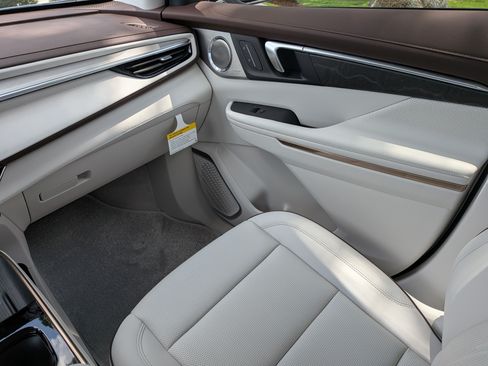 New 2026 Buick Enclave Avenir w/ Super Cruise Package FWD image 15